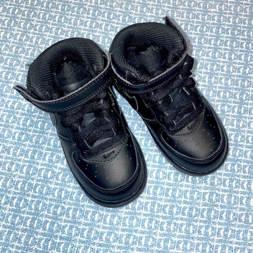 Nike - Picture 3 of 6